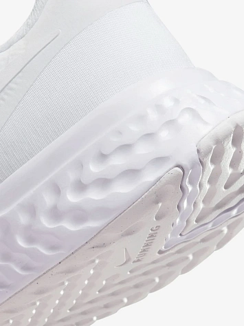 Nike Кроссовки мужские REVOLUTION 5